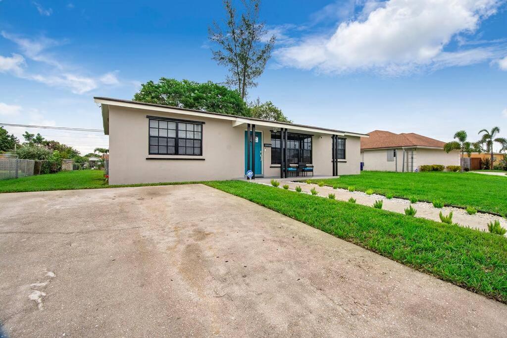 Modern Getaway Near The Beach With Room For A Boat Γουεστ Παλμ Μπιτς Εξωτερικό φωτογραφία
